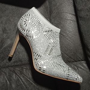 Thalia Sodi light grey and silver size 6.5 booties